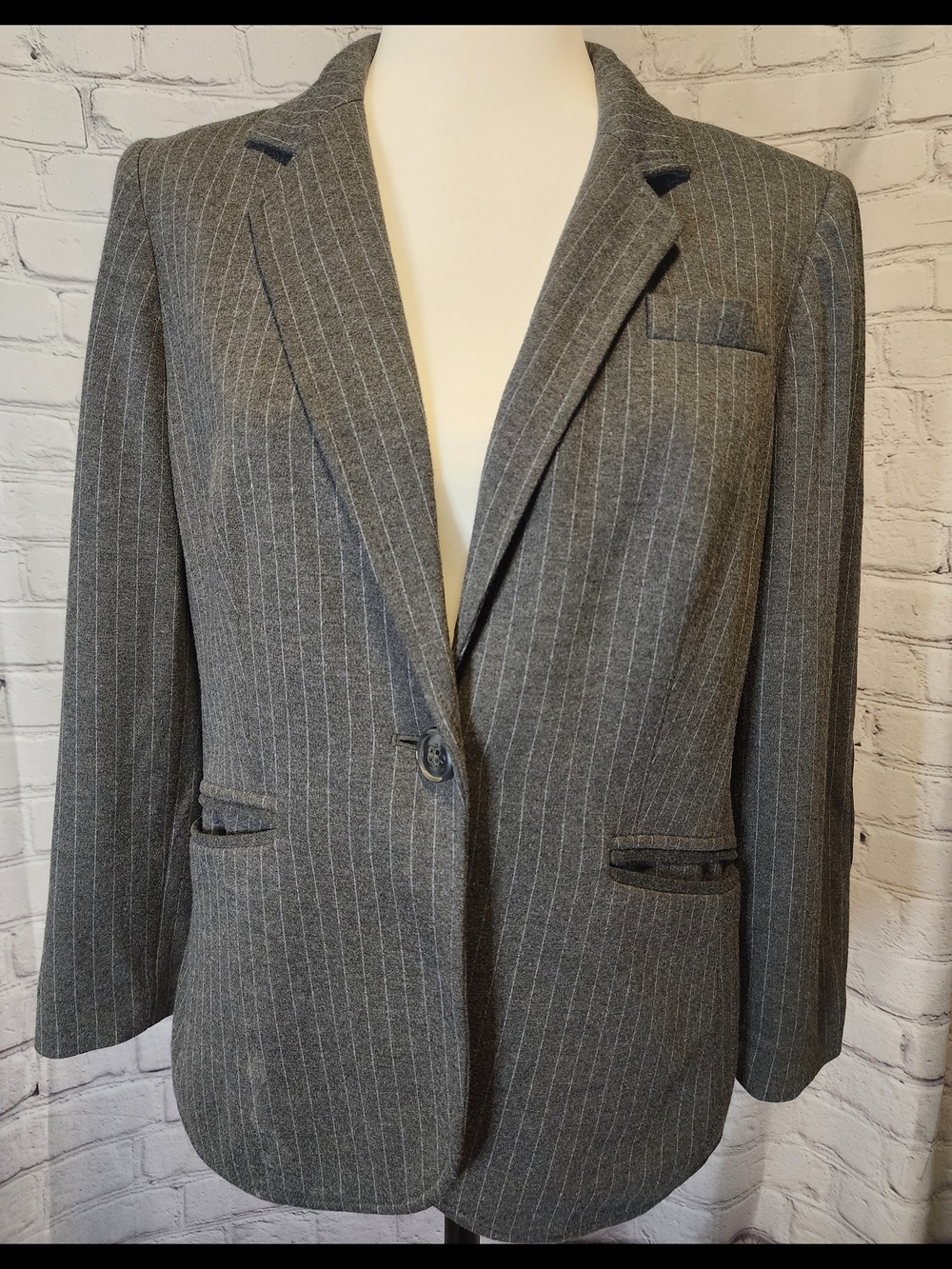 The Limited Gray Pinstripe Women's Blazer - Single Button